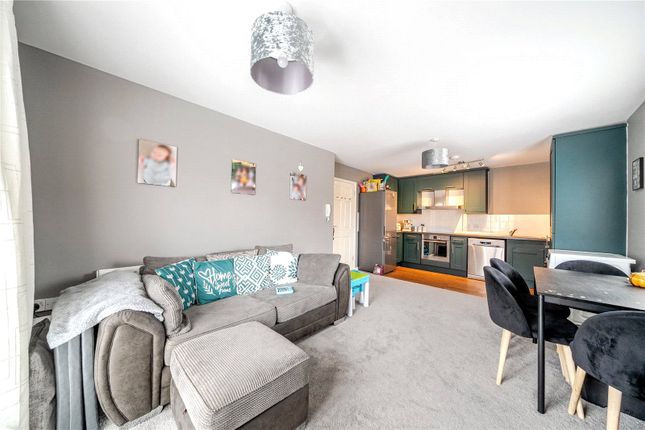 MTVH OR, 42, Brown Close, Wallington photo 4