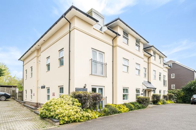 Flat for sale in Barnhouse Close, Pulborough, West Sussex