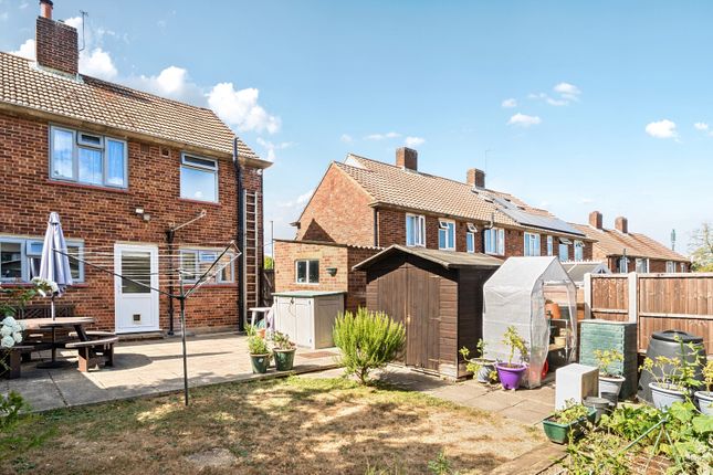 9, Rowtown, Addlestone photo 4