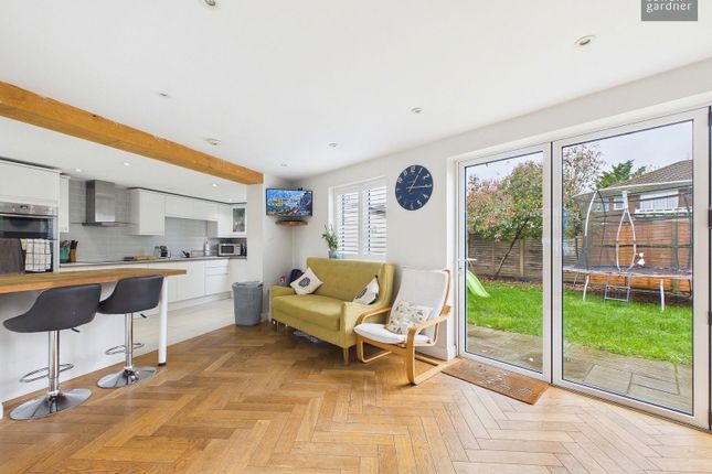 90, Maytree Crescent, Watford photo 4