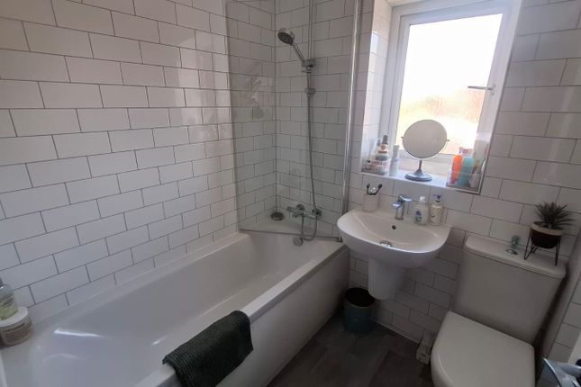 61, White Ash Road, Alfreton photo 4