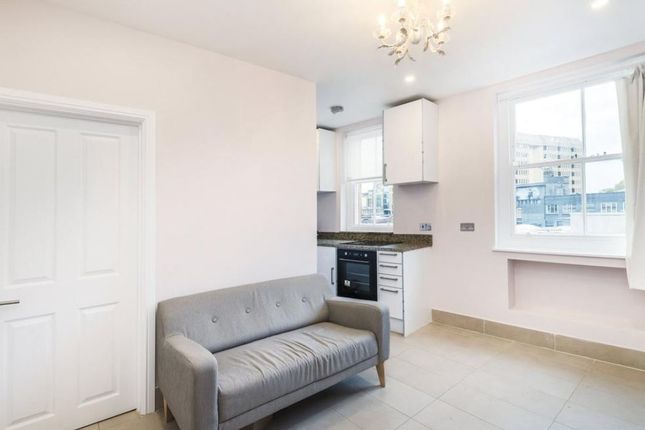 Flat to rent in Kensington Hall Gardens, Beaumont Avenue, London