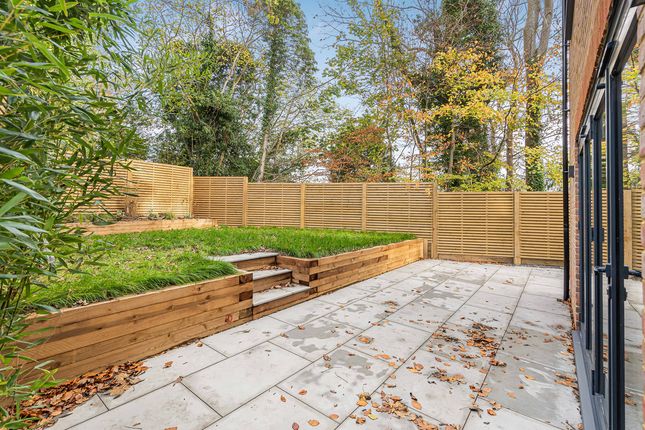 14 The Gardens, Church Hill, Caterham photo 4