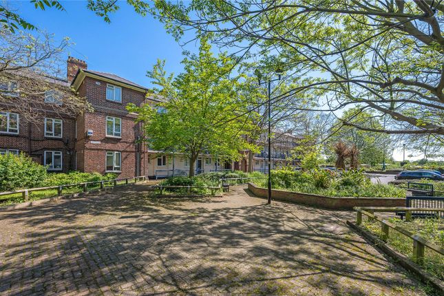 Thumbnail Flat for sale in Alexandra Gardens, Chiswick, London