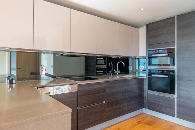 Flat 16, Benjamin House,, Cecil Grove, London photo 3