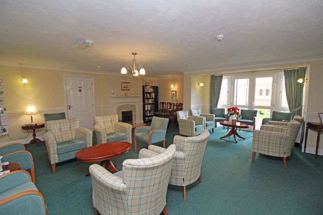 Flat for sale in Ross Court, Rugby