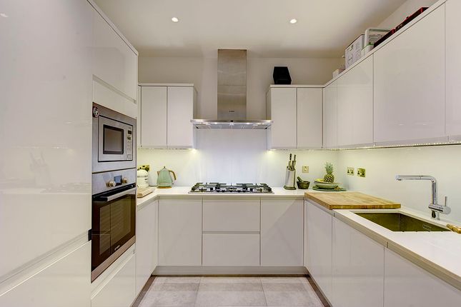 Flat 2, 21-23, Egerton Gardens, Knightsbridge photo 3