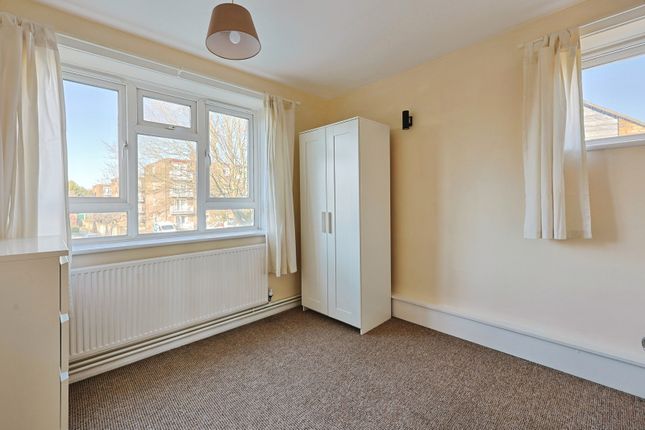 Flat C, 331, Upper Richmond Road, London photo 5