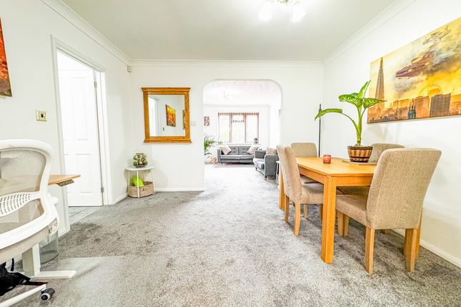 6, Beatrice Close, Hockley photo 3