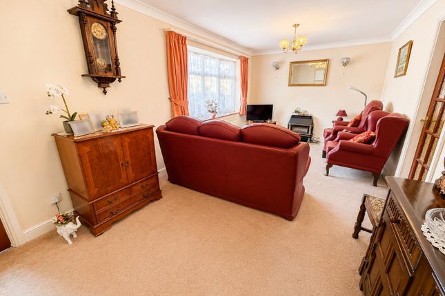 20b, Moss Grove, Kingswinford photo 3