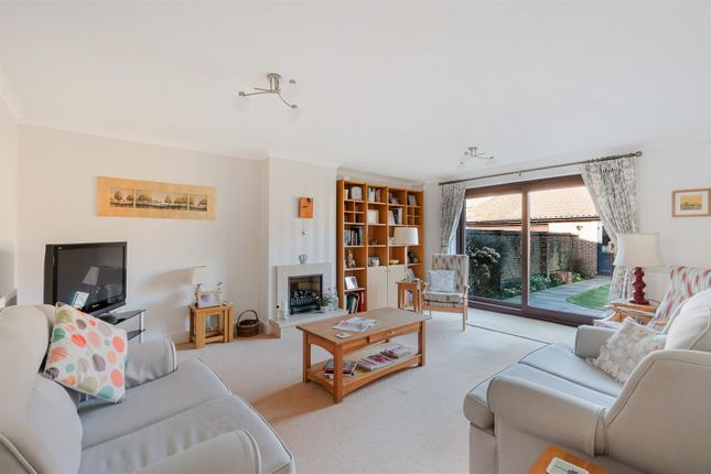 1, Croffets, Tadworth photo 4