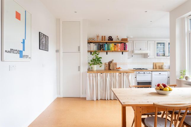 Flat for sale in Abbotsford Avenue, London