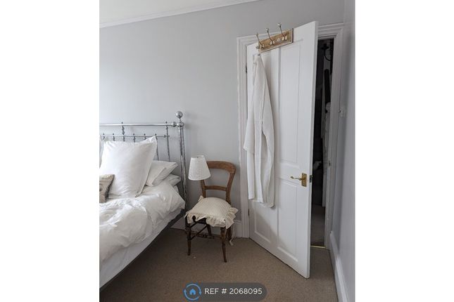Room to rent in Elibank Road, London