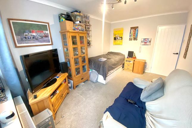 44, Trafalgar Court, Fareham photo 3