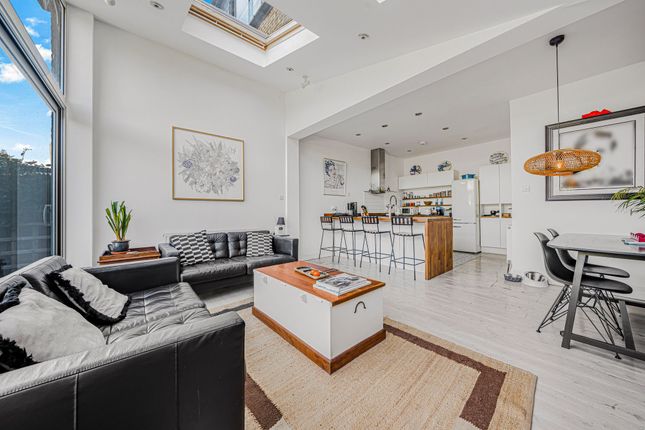 14 Percy Road, Isleworth photo 2