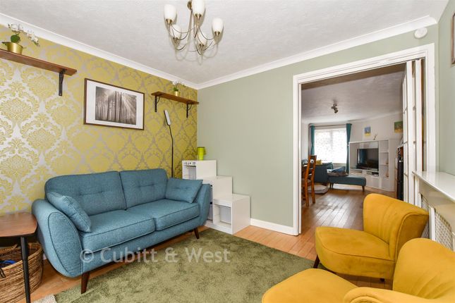 4, Corsletts Avenue, Broadbridge Heath photo 4