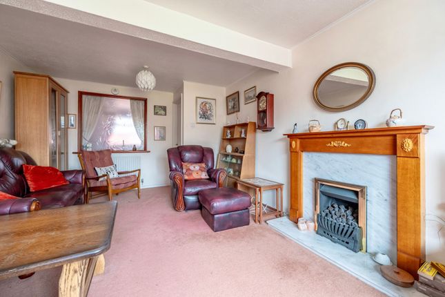 12 Mayfield Avenue, Lowestoft photo 2