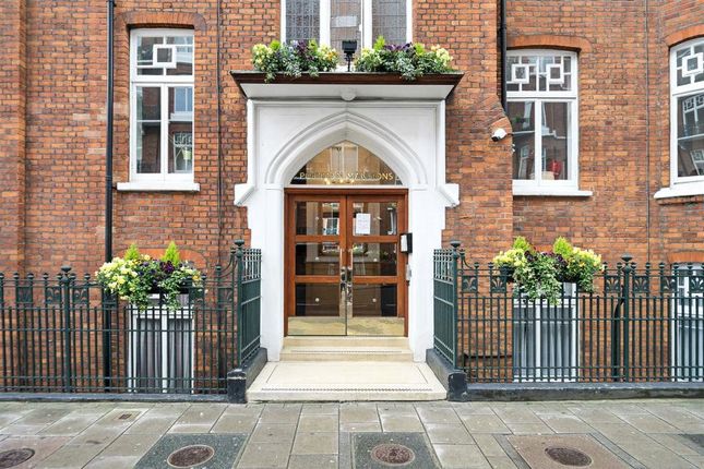 Flat to rent in Portman Mansions, Chiltern Street, London