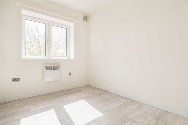 Flat to rent in Digby Street, London