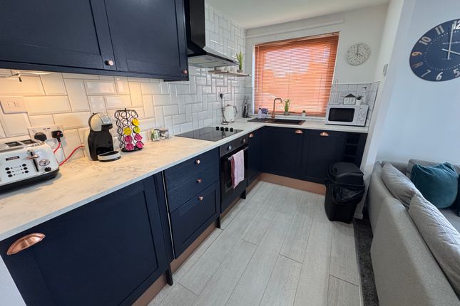Flat 2 Richmere Court, Mount Road, Wolverhampton photo 4
