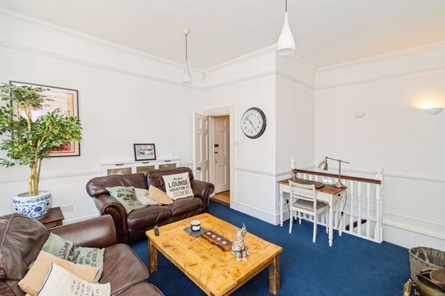 Flat 2, 6, Portland Street, Hampshire photo 3