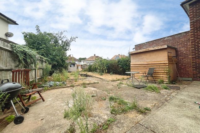 14, Barons Way, Surrey photo 5
