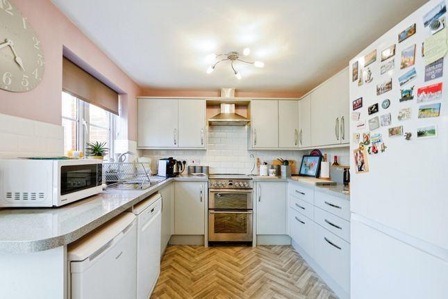 7, Sapphire Close, Hampshire photo 3