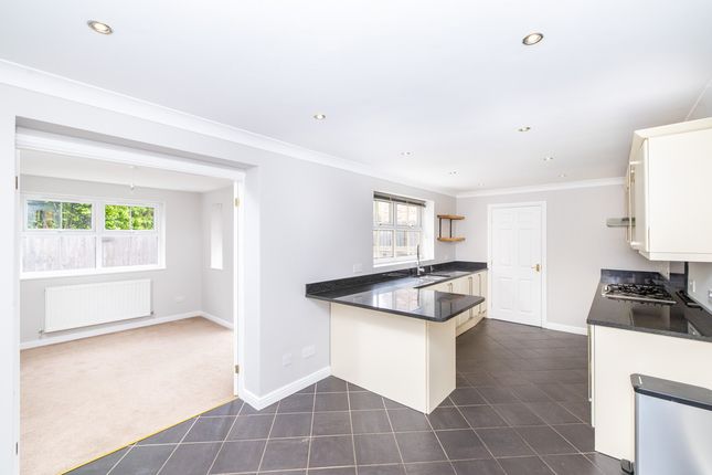 23, East Ridge View, Leeds photo 4