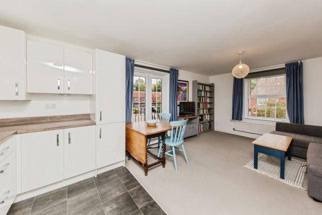 10 William Court,, Western Way, Cheshire photo 4