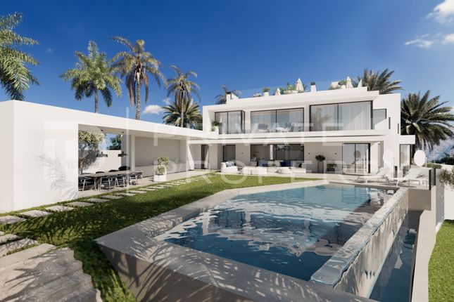 Villa for sale in Cascada De Camojan, Marbella Golden Mile, Marbella