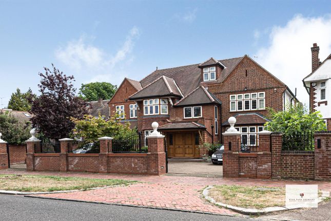 Thumbnail Detached house for sale in Broad Walk, Winchmore Hill, London