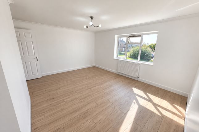 264, The Dashes, Harlow photo 3