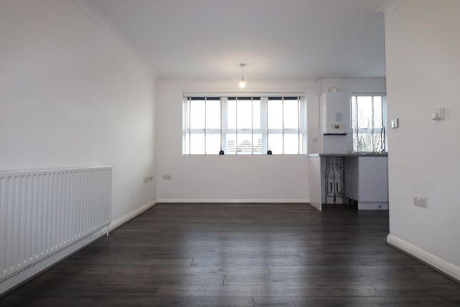 Thumbnail Flat to rent in Frindsbury Road, Rochester