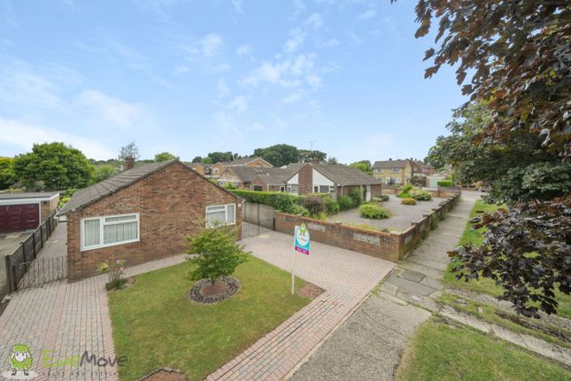 Thumbnail Detached bungalow for sale in Barlows Road, Tadley, Hampshire