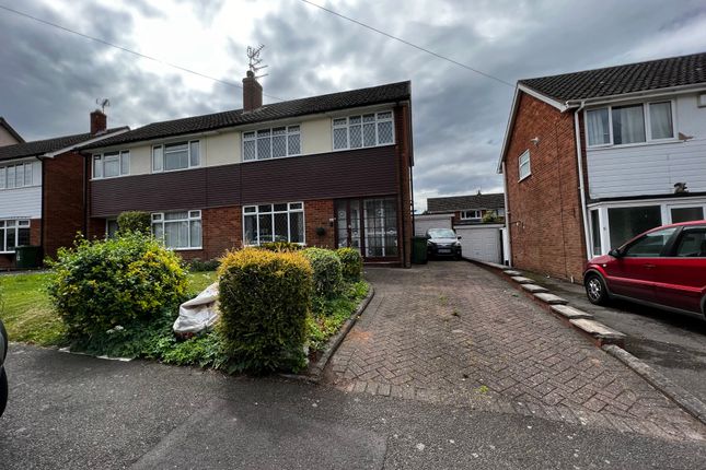 3 bed semi-detached house to rent in Park Avenue, Wombourne, Wolverhampton WV5