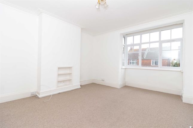 Flat to rent in Canterbury Road, Worthing