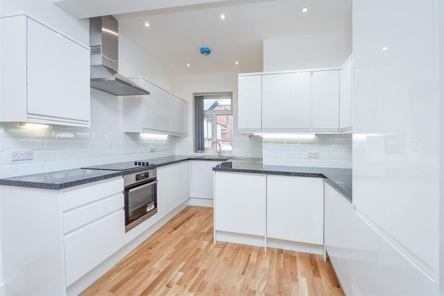 Flat 2, 42a High Street, Watford photo 2