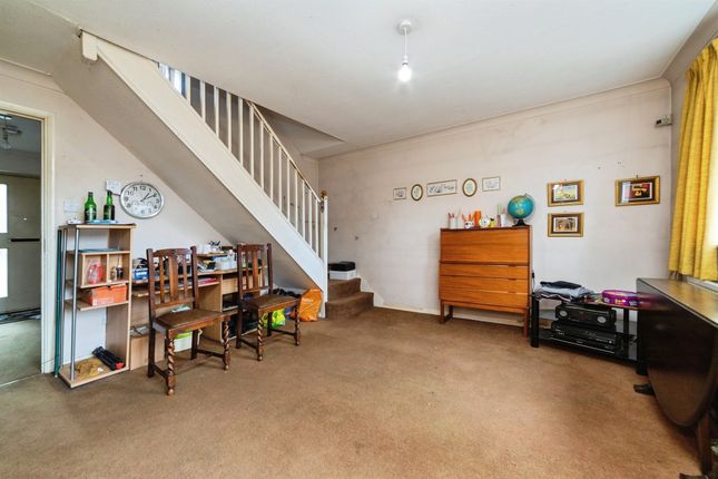 44, Bull Stag Green, Hatfield photo 4