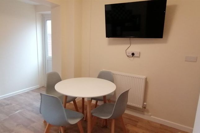 Room 4, 47, Earls Court, Amesbury photo 2