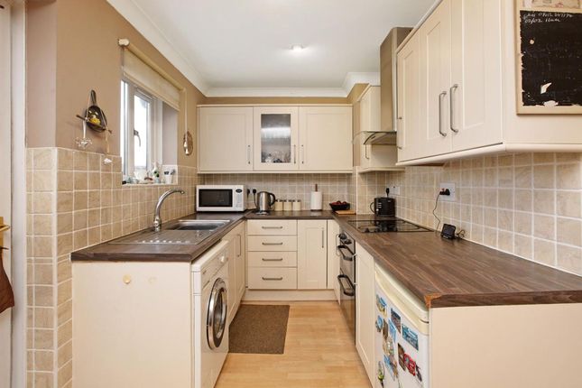 10 Sercombes Gardens, Exeter photo 4