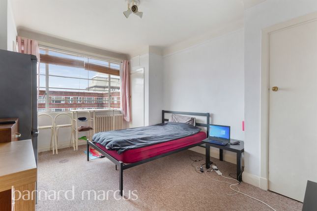 Studio for sale in Balham High Road, London
