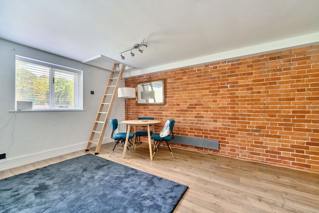 Flat 17, Heatherbank,, Tower Road, Surrey photo 4