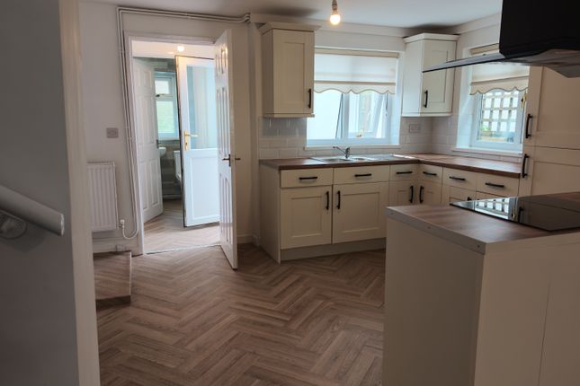 6 Aman court, Aman Court, Aberdare photo 5