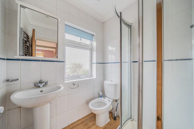 14, Linley Crescent, Romford photo 3
