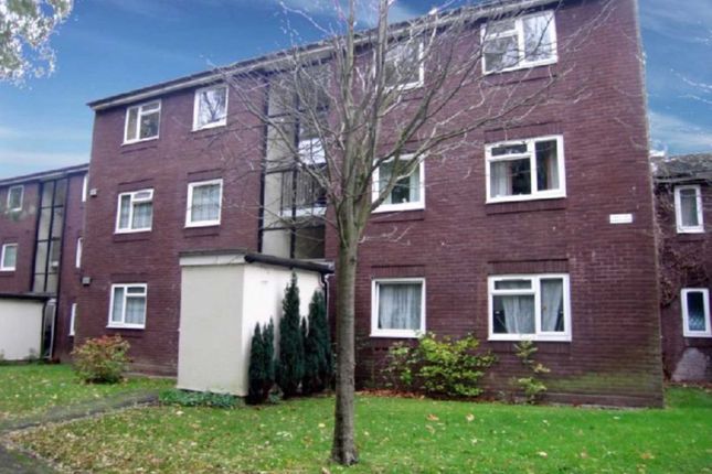 Flat to rent in Scrubbitts Square, Radlett