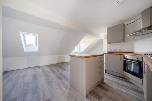 FLAT 5, Burford Road, Carterton photo 4