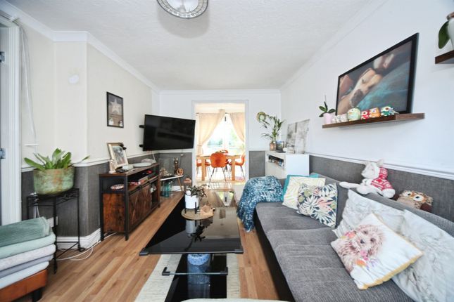 5, Hillside, Dunstable photo 2