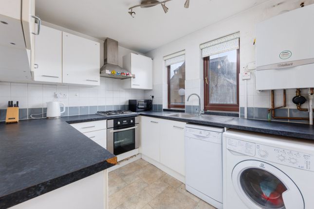 19, Codling Close, London photo 4