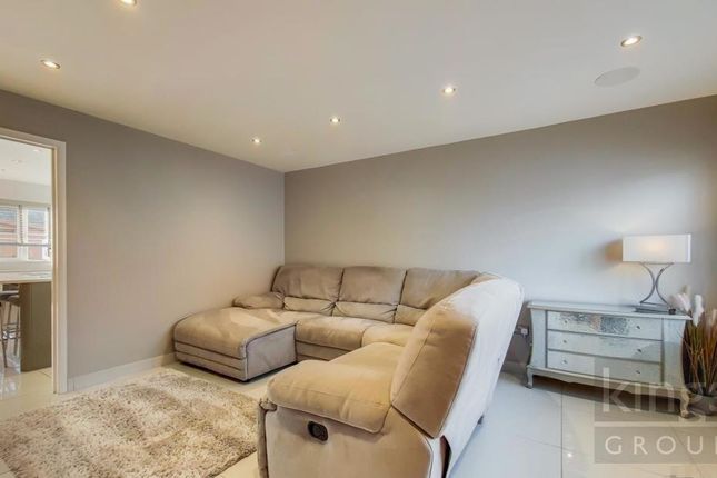 3, Sexton Close, Waltham Cross photo 3