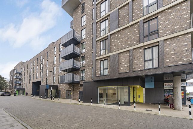 2-bed flat on Flat 49, Crossways, Windsor Road, Slough, £320,000